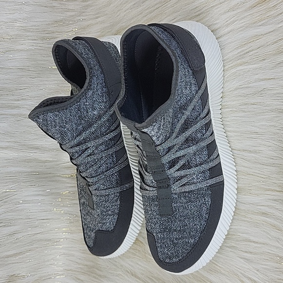 Forever Sneakers - Picture 2 of 7